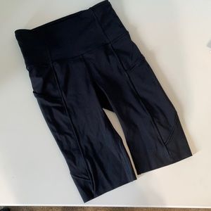 BLACK LULULEMON LEGGINGS SHORTS